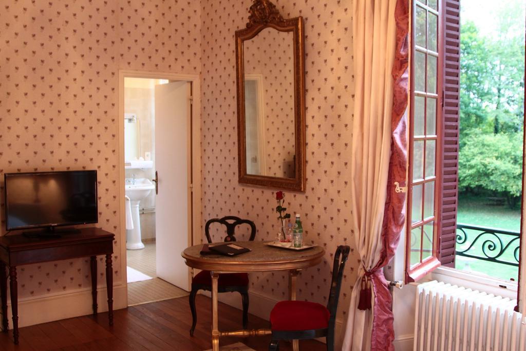 Bed and Breakfast Chateau Du Breuil à Gevrolles Chambre photo