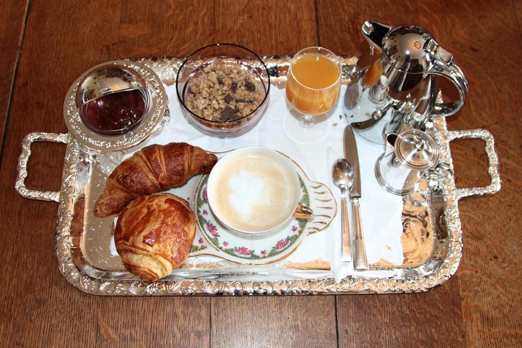 Bed and Breakfast Chateau Du Breuil à Gevrolles Extérieur photo