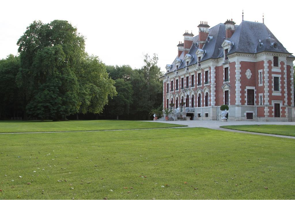 Bed and Breakfast Chateau Du Breuil à Gevrolles Extérieur photo