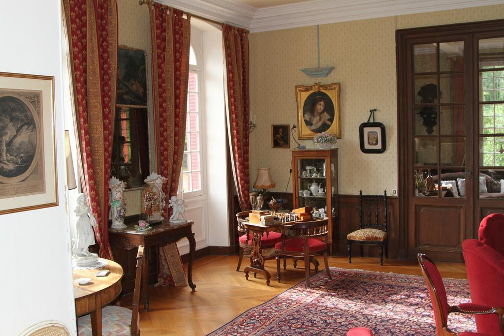 Bed and Breakfast Chateau Du Breuil à Gevrolles Extérieur photo